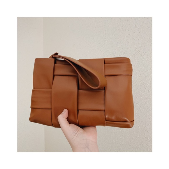 Vince Camuto Handbags - Vince Camuto | Darwa Woven Wristlet